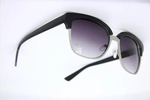[404062] [404062] Sort solbrille med mat sølv ramme